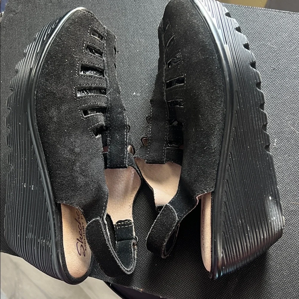 Skechers Women's Black Suade Strappy Wedge/Platform heel Memory Foam Sandals - Picture 7 of 8
